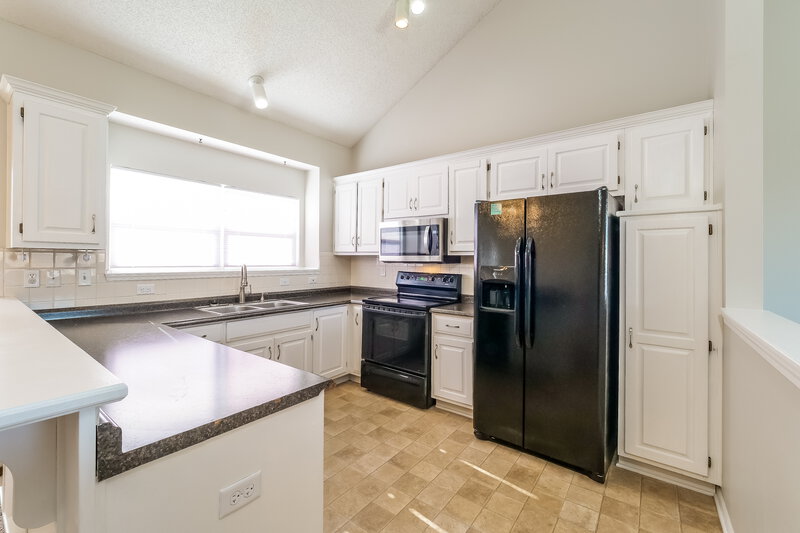 1,810/Mo, 33075 W 88th Ter De Soto, KS 66018 Kitchen View