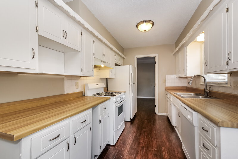 1,610/Mo, 720 S Alta Ln Olathe, KS 66061 Kitchen View