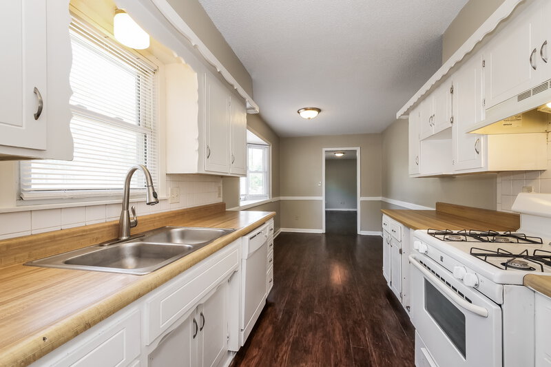 1,610/Mo, 720 S Alta Ln Olathe, KS 66061 Kitchen View 2