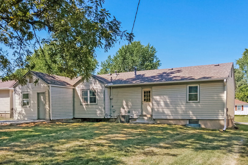 1,610/Mo, 720 S Alta Ln Olathe, KS 66061 Rear View 2