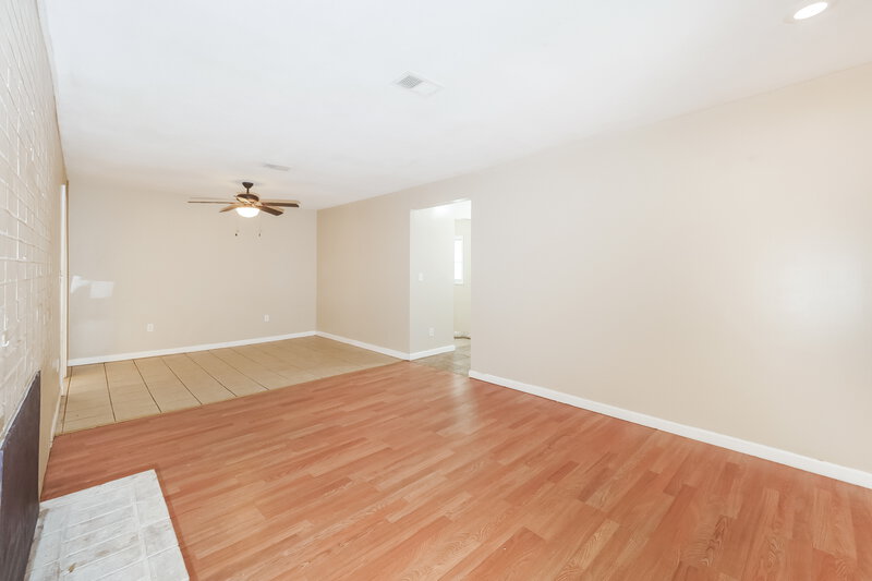 1,675/Mo, 2125 Ne Gaddy Rd Kansas City, MO 64118 Living Room View 2