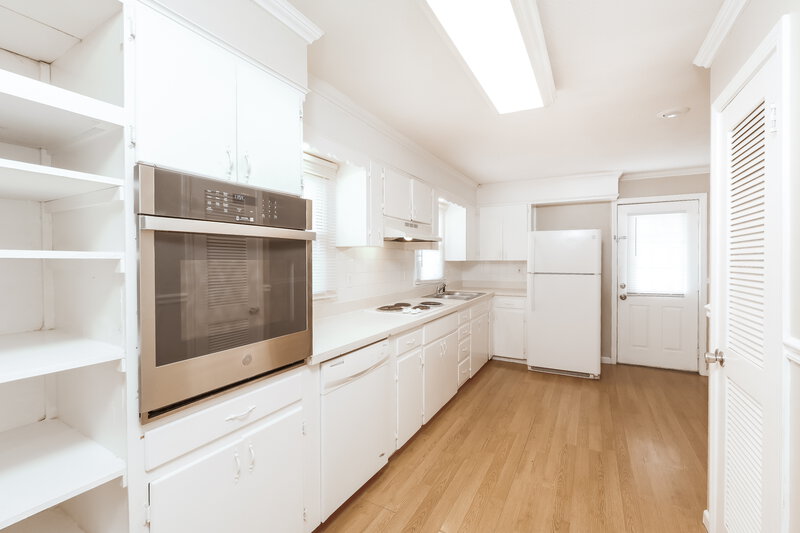 1,675/Mo, 2125 Ne Gaddy Rd Kansas City, MO 64118 Kitchen View