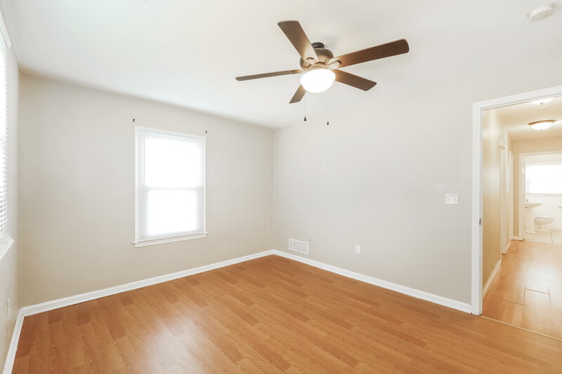 1,675/Mo, 2125 Ne Gaddy Rd Kansas City, MO 64118 Main Bedroom View