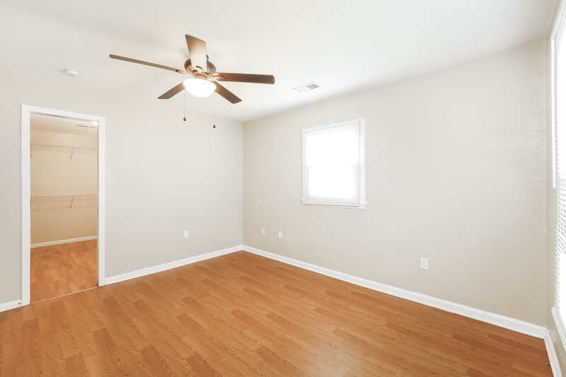 1,675/Mo, 2125 Ne Gaddy Rd Kansas City, MO 64118 Main Bedroom View 2