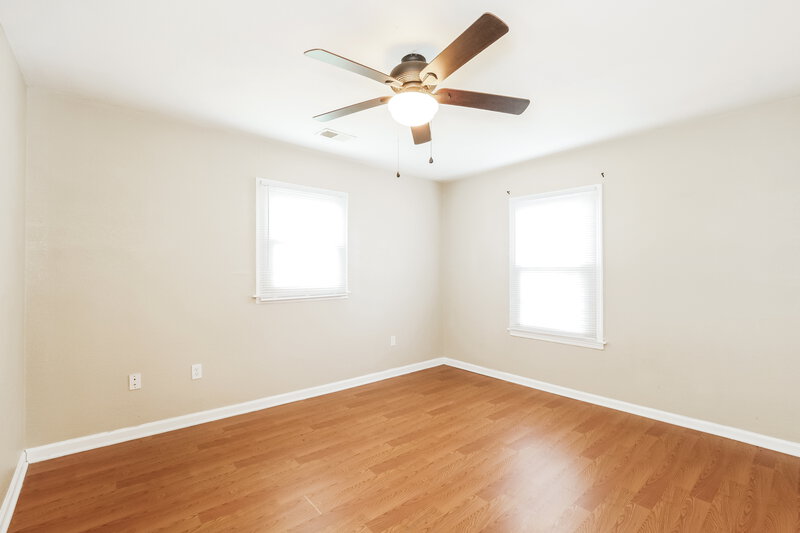 1,675/Mo, 2125 Ne Gaddy Rd Kansas City, MO 64118 Bedroom View