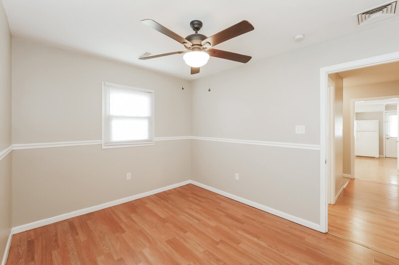 1,675/Mo, 2125 Ne Gaddy Rd Kansas City, MO 64118 Bedroom View 2