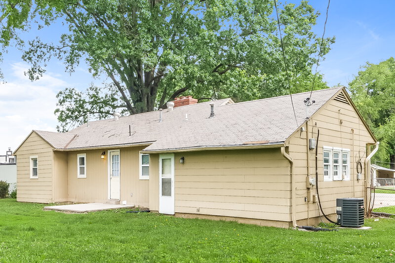 1,675/Mo, 2125 Ne Gaddy Rd Kansas City, MO 64118 Rear View