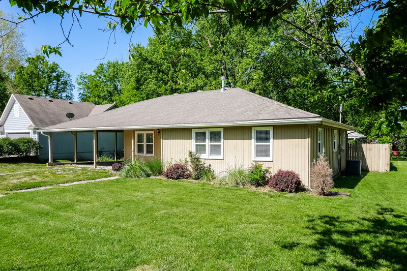 1,565/Mo, 410 S Washington St Raymore, MO 64083 Front View