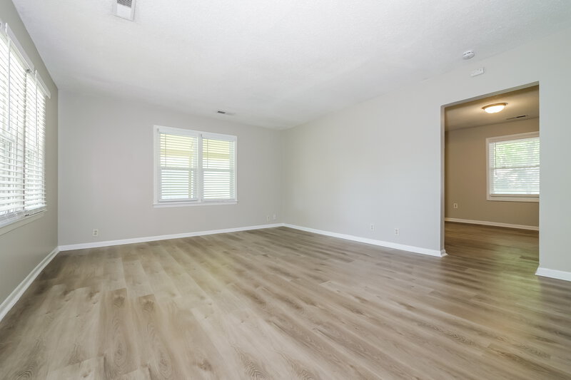 1,565/Mo, 410 S Washington St Raymore, MO 64083 Living Room View 3
