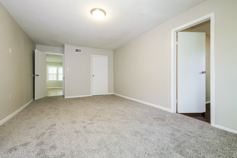 1,565/Mo, 410 S Washington St Raymore, MO 64083 Main Bedroom View