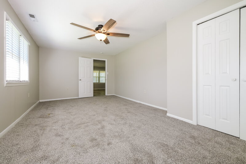 1,565/Mo, 410 S Washington St Raymore, MO 64083 Bedroom View 2