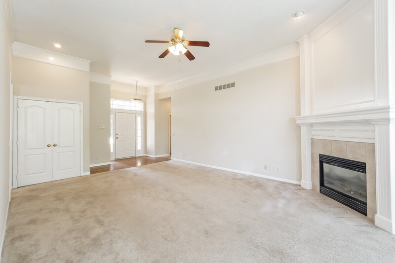 2,000/Mo, 3124 86TH ST Kansas City, MO 64154 Living Room View 2