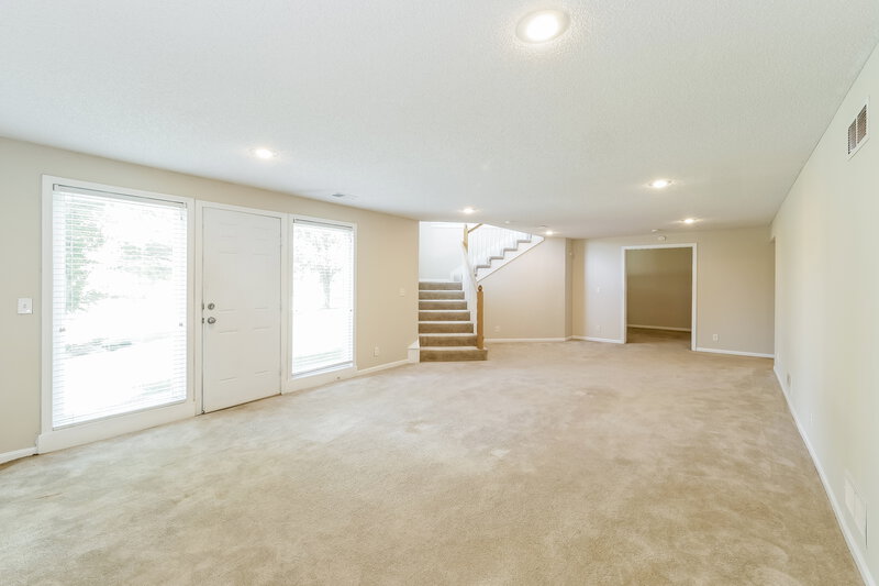 2,000/Mo, 3124 86TH ST Kansas City, MO 64154 Bonus Room View 2