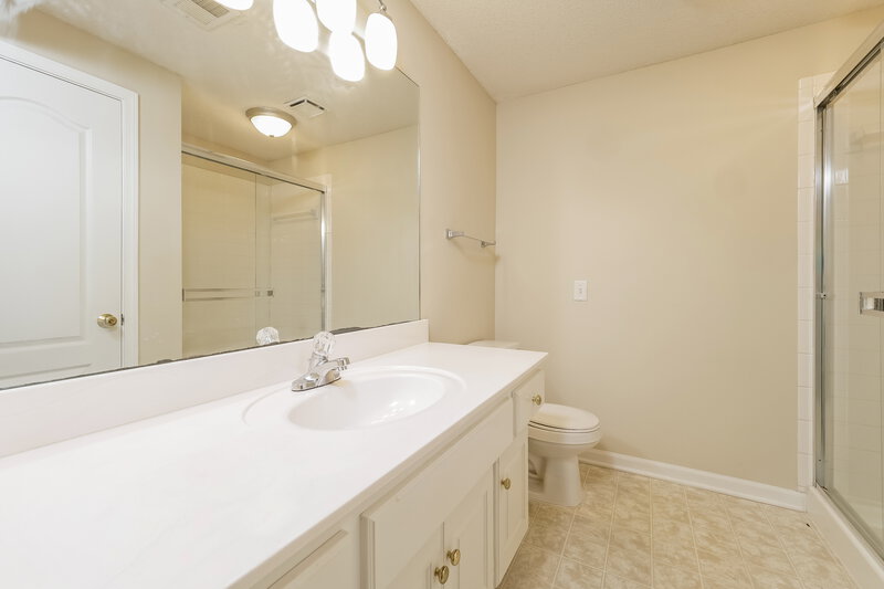 2,000/Mo, 3124 86TH ST Kansas City, MO 64154 Bathroom View