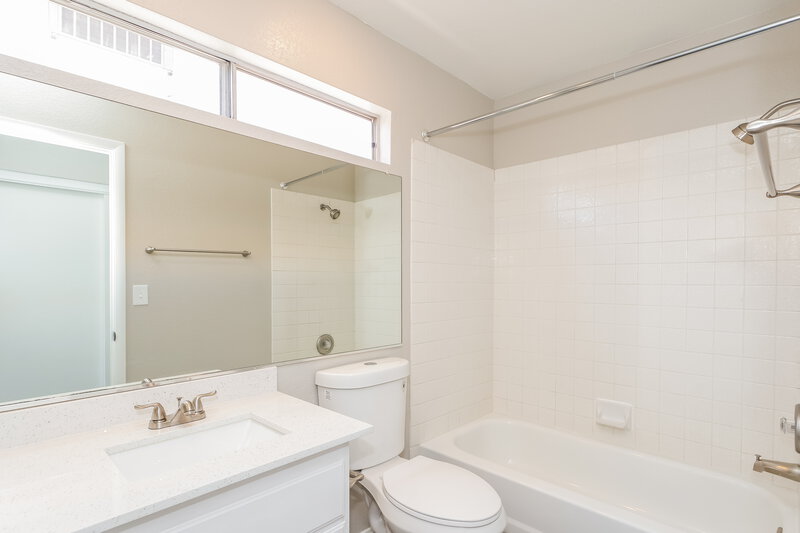 1,995/Mo, 1733 Autumn Rust Dr Las Vegas, NV 89119 Bathroom View