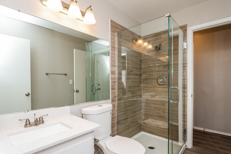 1,995/Mo, 1733 Autumn Rust Dr Las Vegas, NV 89119 Bathroom View 2