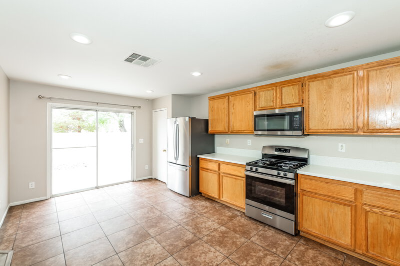 2,060/Mo, 6221 Mercer Valley St North Las Vegas, NV 89081 Kitchen View