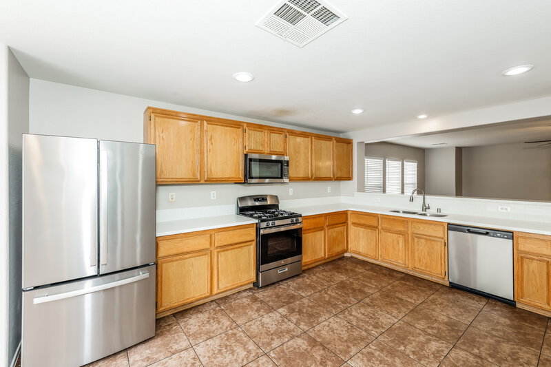 2,060/Mo, 6221 Mercer Valley St North Las Vegas, NV 89081 Kitchen View 2