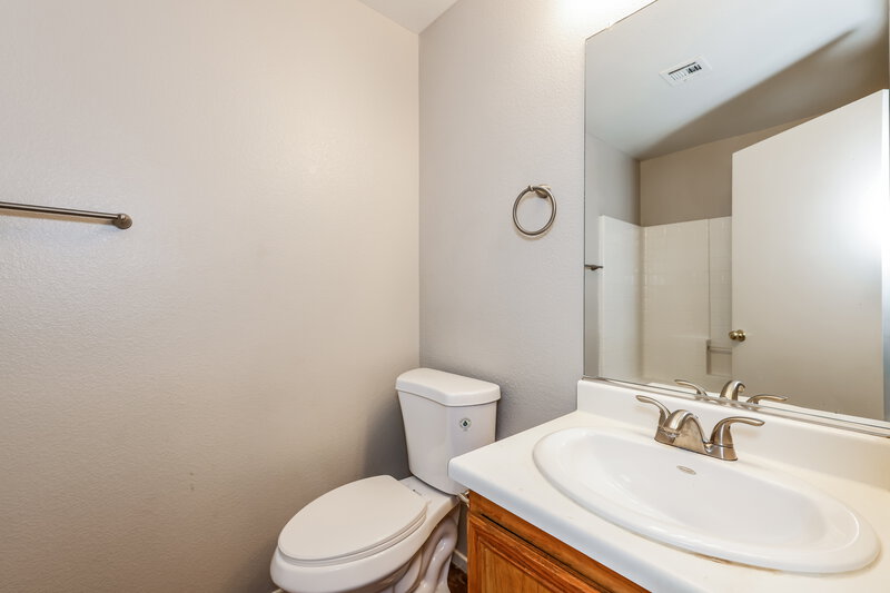 2,060/Mo, 6221 Mercer Valley St North Las Vegas, NV 89081 Bathroom View 2