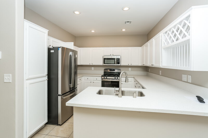 2,140/Mo, 4447 Acropolis Ave North Las Vegas, NV 89031 Kitchen View