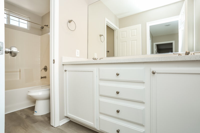 2,140/Mo, 4447 Acropolis Ave North Las Vegas, NV 89031 Bathroom View