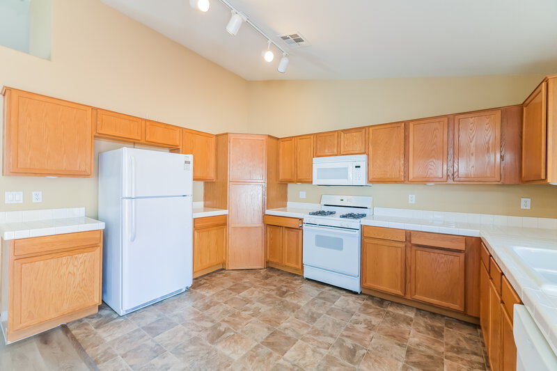 2,175/Mo, 245 Amber Light Ct Henderson, NV 89074 Kitchen View