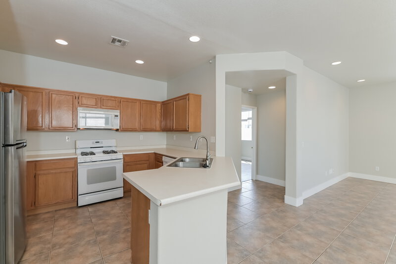 1,910/Mo, 5635 Indian Springs St North Las Vegas, NV 89031 Kitchen View