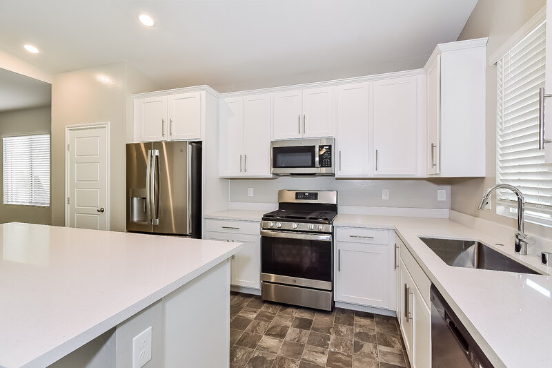 2,585/Mo, 4408 Contour Bend Ave North Las Vegas, NV 89084 Kitchen View 2