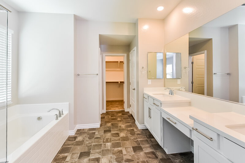 2,585/Mo, 4408 Contour Bend Ave North Las Vegas, NV 89084 Main Bathroom View
