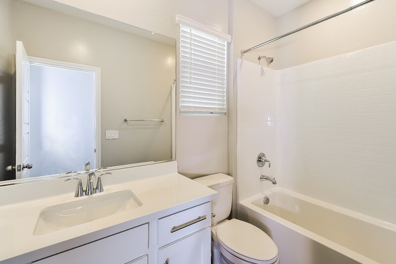 2,585/Mo, 4408 Contour Bend Ave North Las Vegas, NV 89084 Bathroom View 2