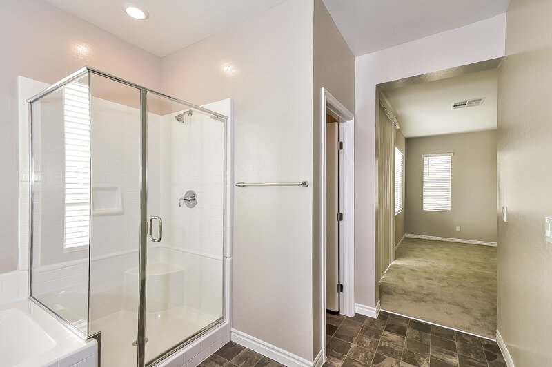 2,650/Mo, 4412 Contour Bend Ave North Las Vegas, NV 89084 Main Bathroom View 2