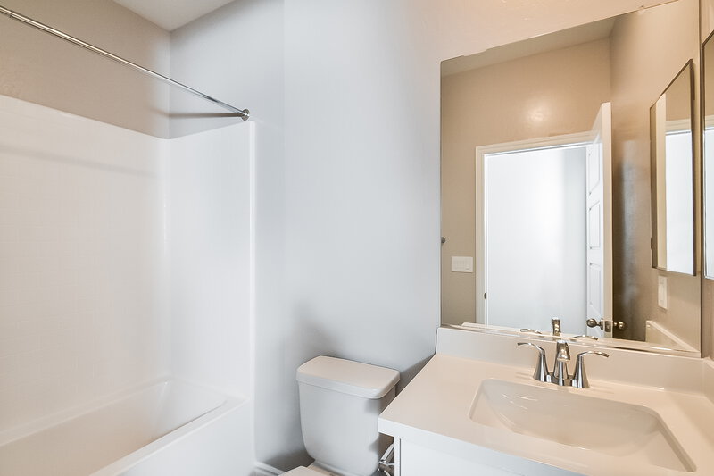 2,650/Mo, 4412 Contour Bend Ave North Las Vegas, NV 89084 Bathroom View 2