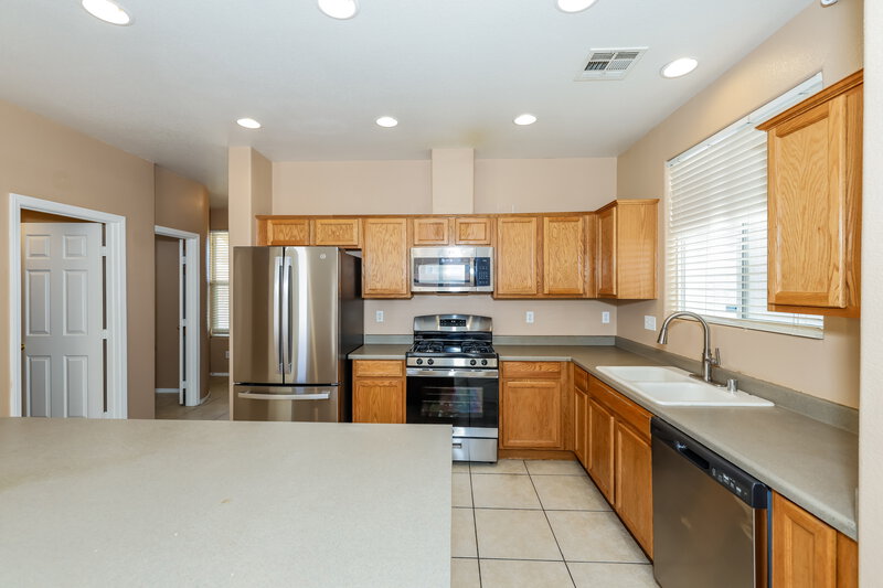 2,060/Mo, 2808 River Ranch Pl North Las Vegas, NV 89081 Kitchen View