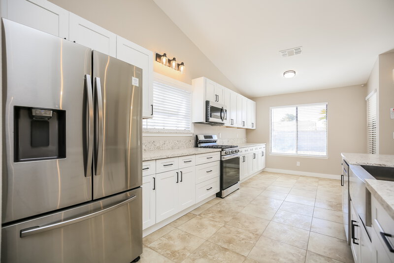 2,155/Mo, 4821 Evergreen Glen Dr Las Vegas, NV 89130 Kitchen View