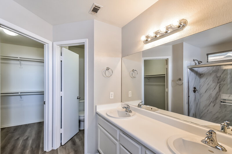 1,985/Mo, 6048 Belladonna Cir Las Vegas, NV 89142 Main Bathroom View