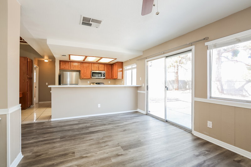 2,185/Mo, 5120 Palo Pinto Ln North Las Vegas, NV 89031 Dining Room View 2