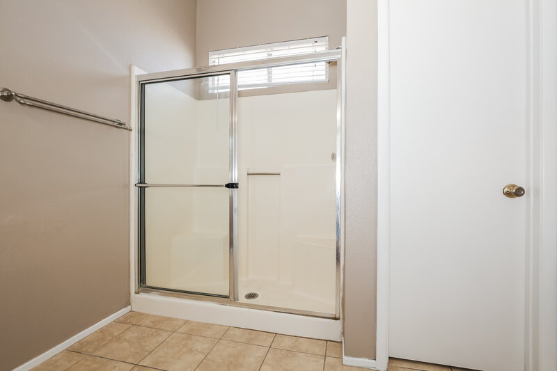 2,185/Mo, 5120 Palo Pinto Ln North Las Vegas, NV 89031 Main Bathroom View 2