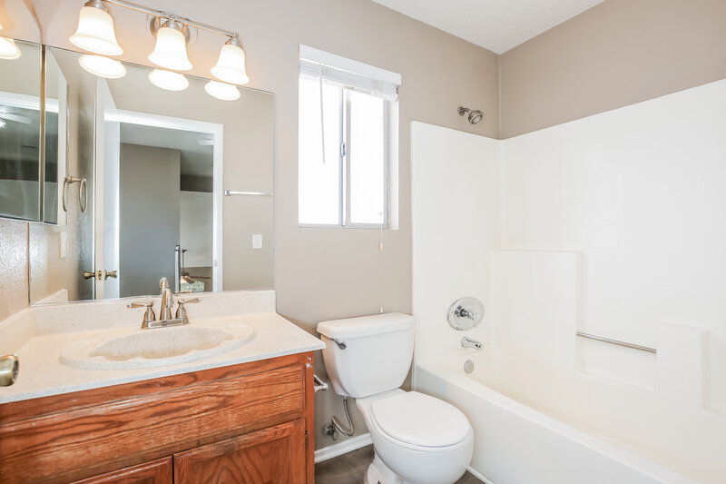 2,185/Mo, 5120 Palo Pinto Ln North Las Vegas, NV 89031 Bathroom View
