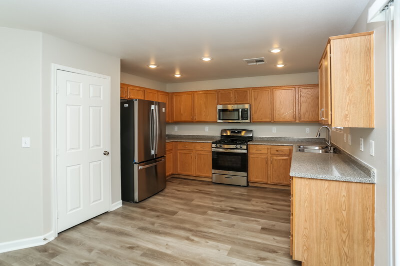 1,935/Mo, 9144 Spoonbill Ridge Pl Las Vegas, NV 89143 Kitchen View 2