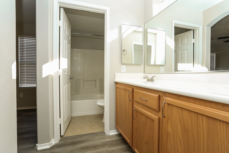 1,935/Mo, 9144 Spoonbill Ridge Pl Las Vegas, NV 89143 Main Bathroom View