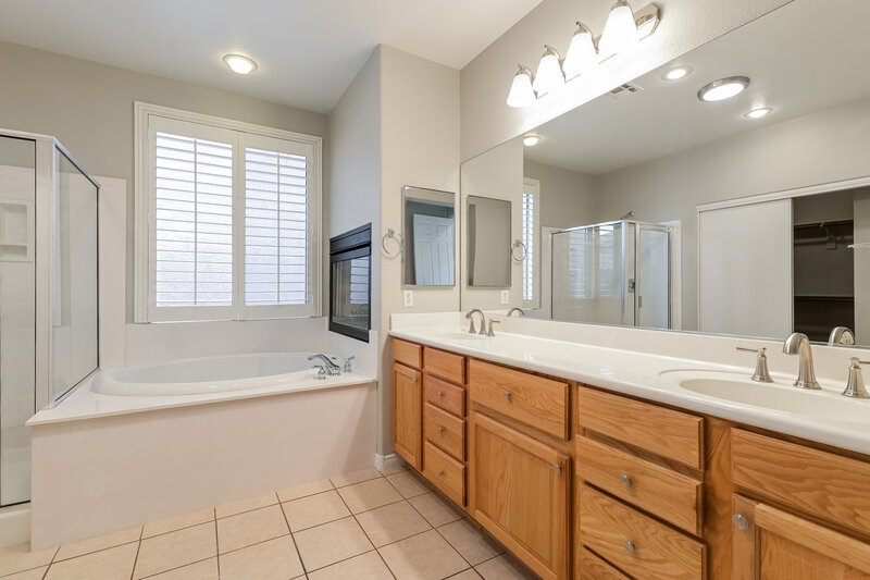 2,490/Mo, 868 Bussora Rose Dr Henderson, NV 89015 Main Bathroom View