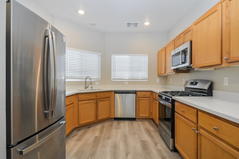 2,325/Mo, 4815 Longshot Dr Las Vegas, NV 89122 Kitchen View