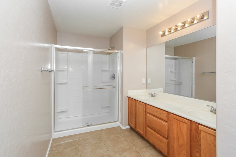 1,885/Mo, 8988 Marmo Ave Las Vegas, NV 89148 Main Bathroom View