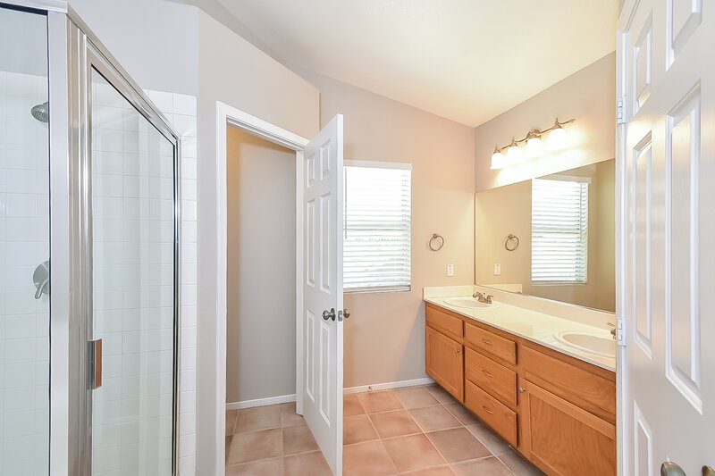 1,985/Mo, 7028 Old Village Ave Las Vegas, NV 89129 Main Bathroom View