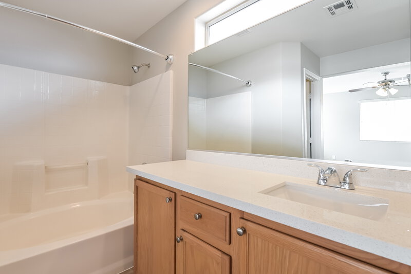 1,940/Mo, 10603 Pueblo Springs St Las Vegas, NV 89183 Main Bathroom View