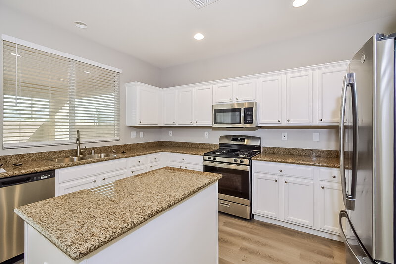 2,165/Mo, 4708 Grey Heron Dr North Las Vegas, NV 89084 Kitchen View