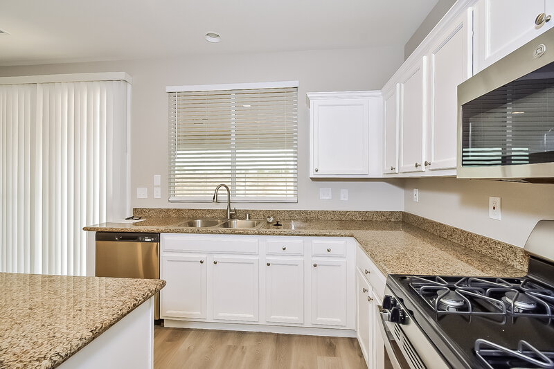 2,165/Mo, 4708 Grey Heron Dr North Las Vegas, NV 89084 Kitchen View 2