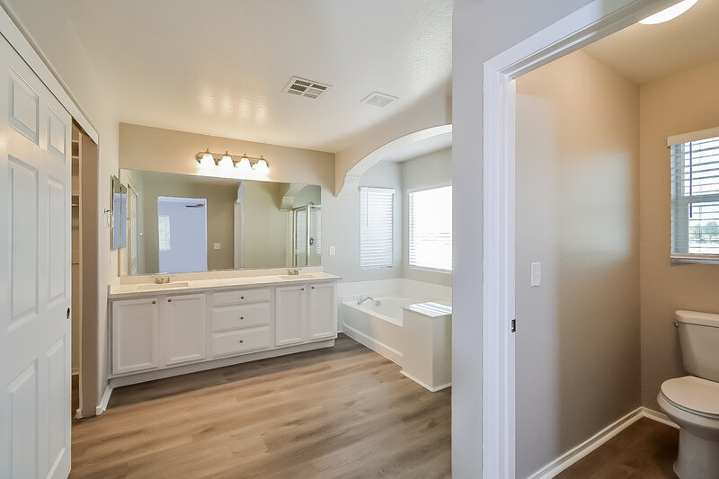 2,165/Mo, 4708 Grey Heron Dr North Las Vegas, NV 89084 Main Bathroom View