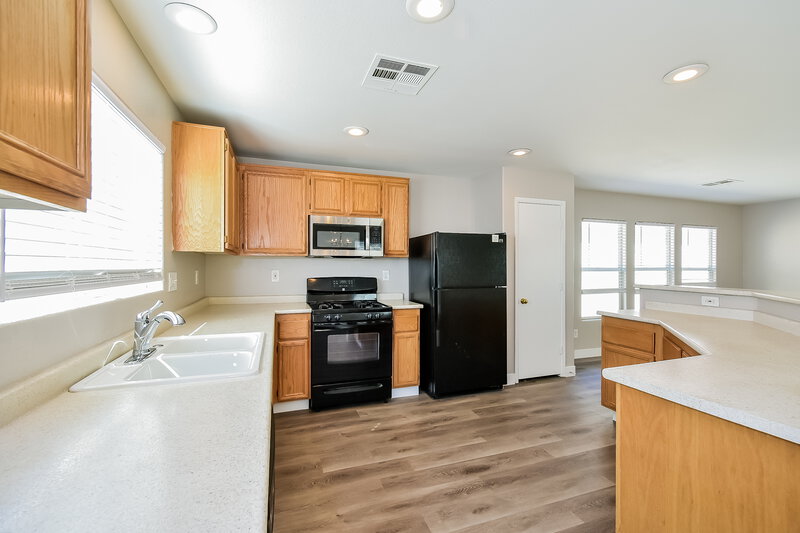 2,570/Mo, 5025 Whistling Acres Ave Las Vegas, NV 89131 Kitchen View 2