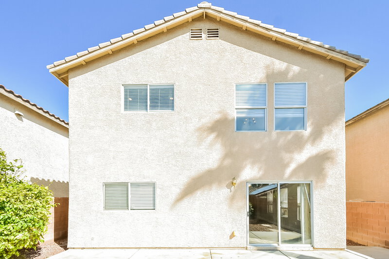 2,570/Mo, 5025 Whistling Acres Ave Las Vegas, NV 89131 Rear View 2